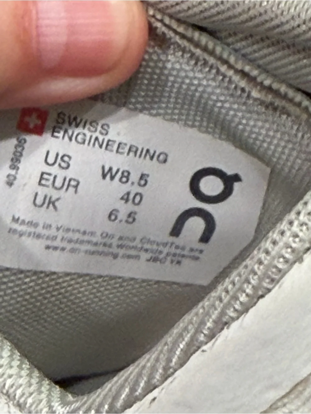 On Running Women's Cloud Sneakers in Light Gray/White 8.5